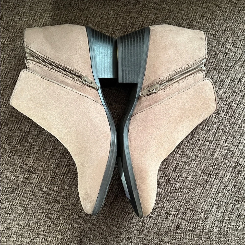 New Style & Co Wileyy Ankle Booties Women’s Size 8.5W in Light Taupe Micro